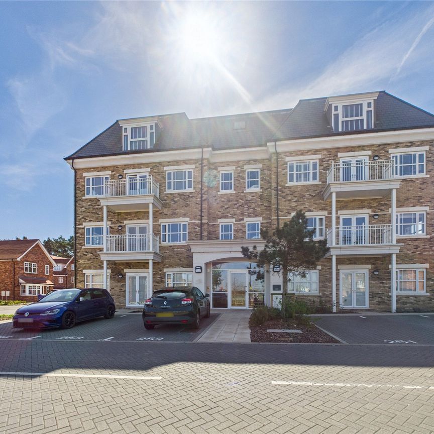 2 bedroom Flat in Sundew Avenue, Fleet - Photo 1