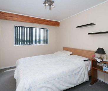 Sunny Family Home - Photo 4
