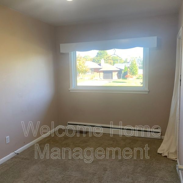 $2,095 / 3 br / 1 ba / Bright 3-Bedroom Upper Unit in St. Catharines - Photo 1