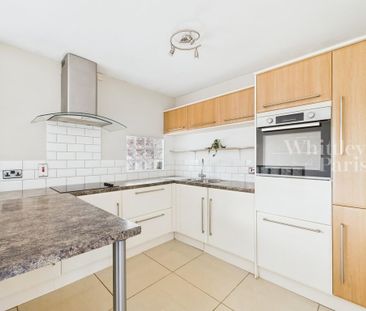 3 bedroom detached bungalow to rent - Photo 3