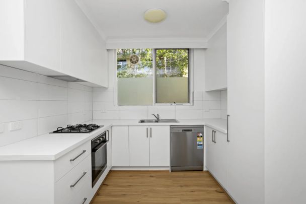 FUNKY HOUSE SIZED GARDEN APARTMENT - Photo 1