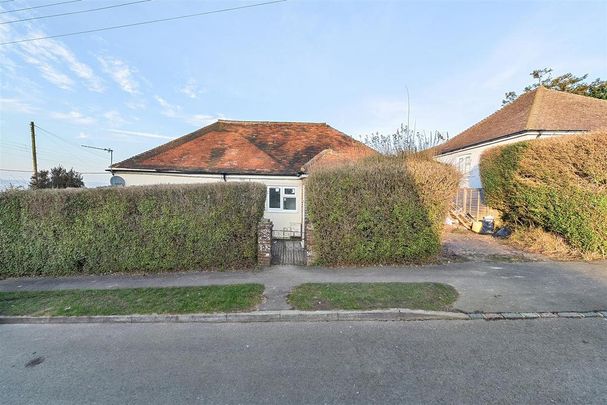 3 bedroom detached bungalow to rent - Photo 1