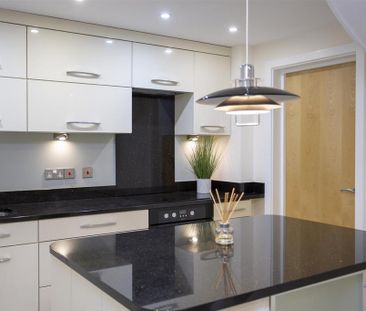 3 bedroom apartment to rent - Photo 2