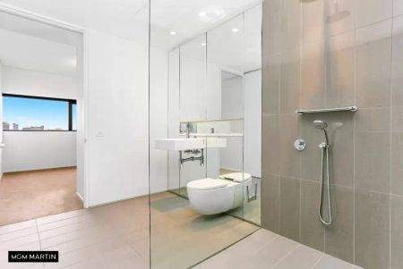 MGM MARTIN - TWO BEDROOM APARTMENT - Photo 2