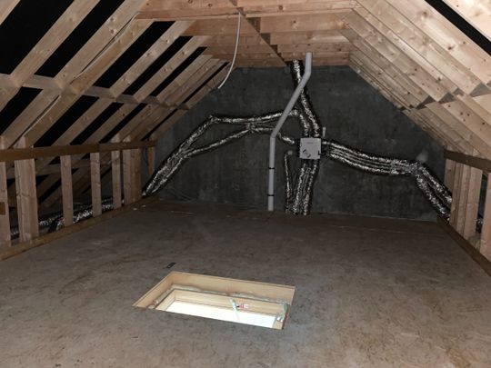 Drie slaapkamer EENGEZINSWONING met garage & tuin - Photo 1