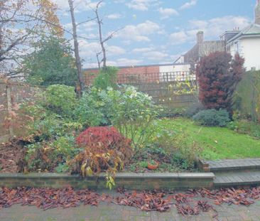 4 bedroom semi-detached house to rent - Photo 4