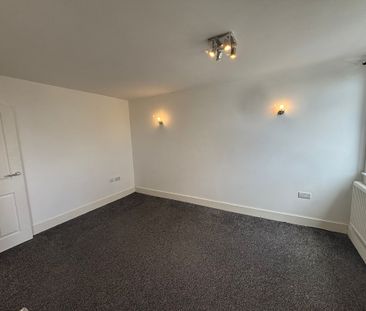 Barley Lea House, Stoke Aldermoor - Photo 3