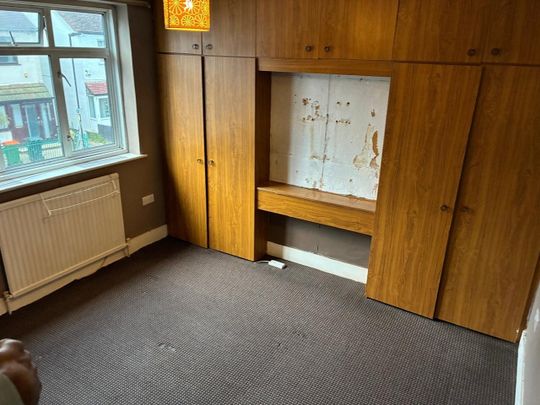 3 Bed Terraced House, Stokes Road, E6 - Photo 1