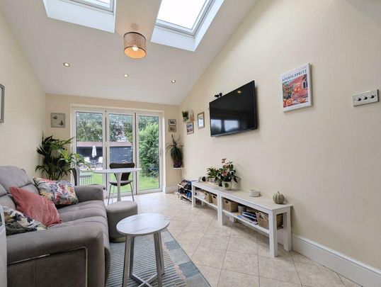 4 bedroom semi-detached house to rent - Photo 1