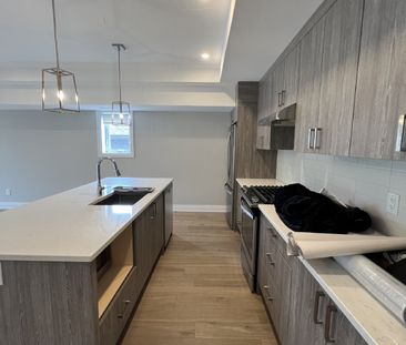 427 Ravenhill Avenue - 3 - Photo 6