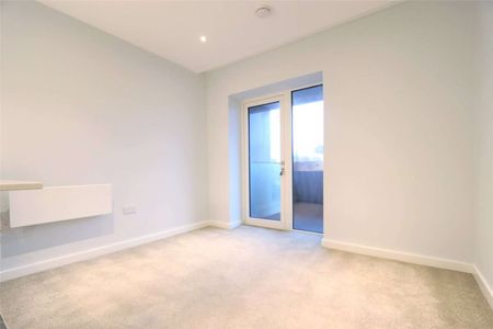 Available June! | Unfurnished | One Double Bedroom | Balcony | On-Site Gym, Cinema, Concierge | Salford Location - Photo 4