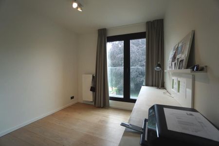 Mooi recent appartement met 2 slaapkamers, gelegen op wandelafstand van Gent Sint-Pieters. - Photo 2