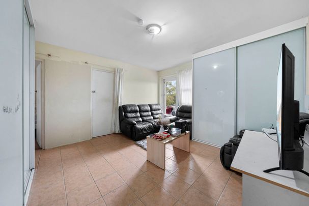 Spacious Apartment in Prime Auburn Location!! - Photo 1