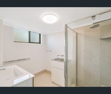 RENOVATED GROUND FLOOR APARTMENT - CLOSE TO KINGSCLIFF BEACH - Photo 1