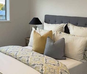 Two Bedrooms in Te Atatu Peninsula - Photo 2