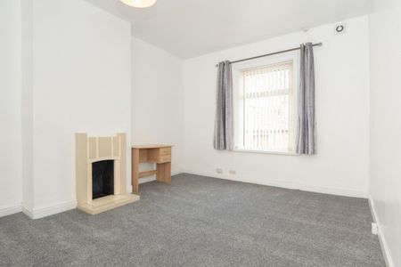 4 bedroom House To Rent - Photo 3