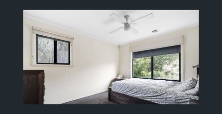 Stylish & Modern Townhouse Living in Pascoe Vale - Photo 2