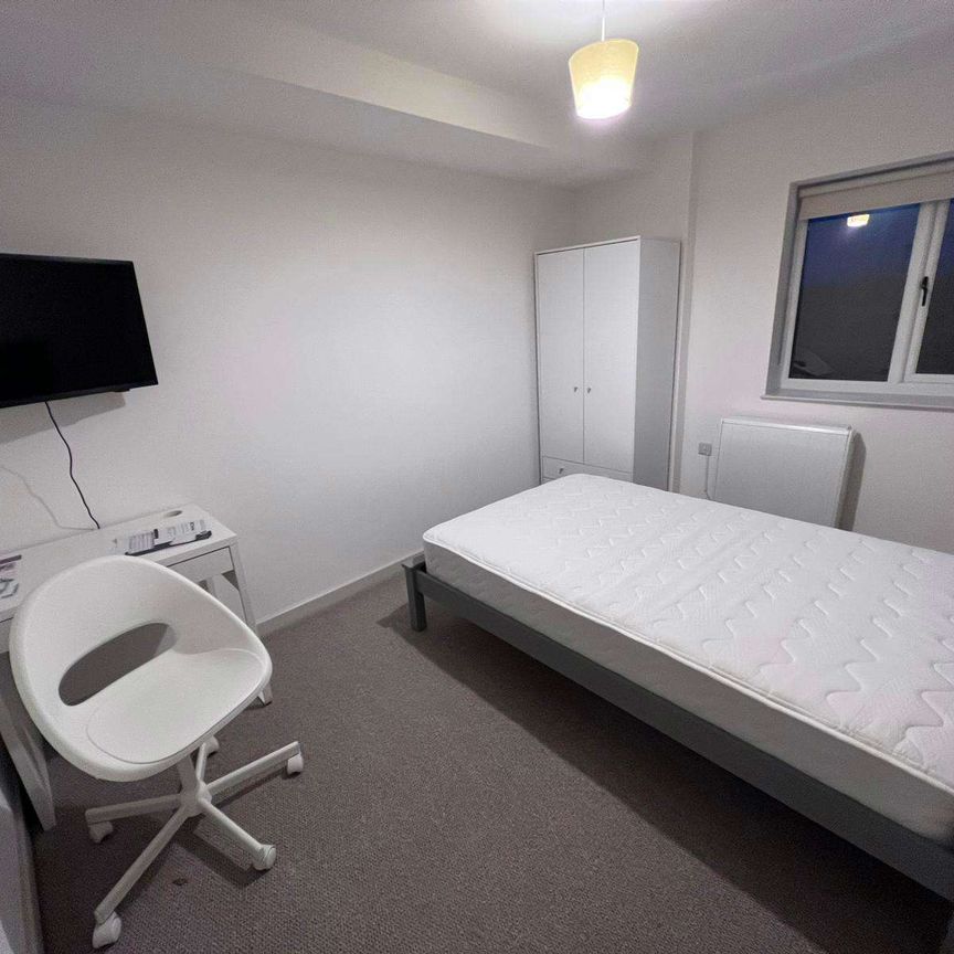 Church Road Flat 2: Room 1 - Photo 1