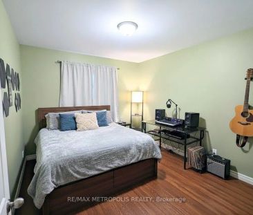 897 Consort Crescent #Main - Photo 4