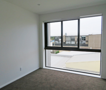 THE FIREMAN'S APARTMENTS - PETONE - Photo 4