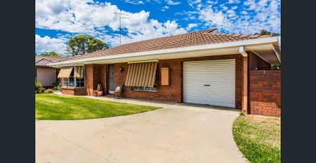 EXCELLENT LIFESTYLE & LOCATION - Photo 2