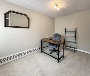 4 bedroom end of terrace house to rent - Photo 1