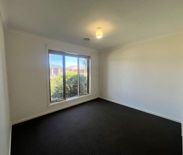 Wonderfully located, 4 bedroom home. - Photo 5