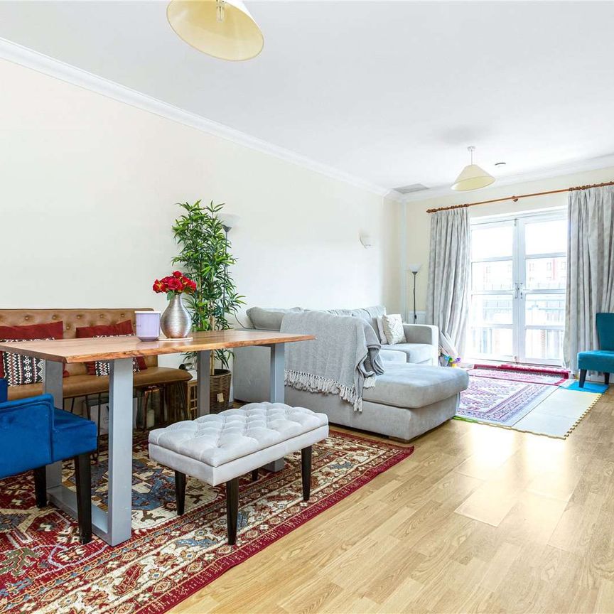 A lovely two bedroom fourth floor apartment within a modern development situated in the heart of Wimbledon. - Photo 1