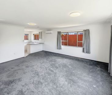 Spacious 2 bedroom home with renovated kitchen and bathroom! - Photo 5