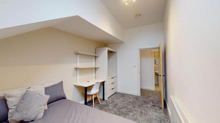 4 bedroom flat to rent - Photo 2