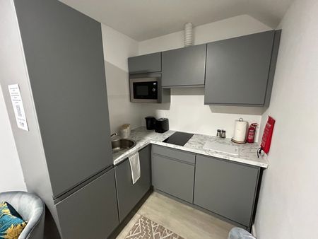 Studio Flat, Humphrey Road, M16 - Photo 3