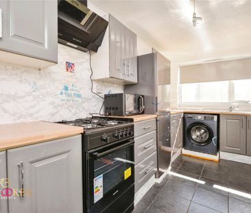 3 Bedroom Terraced - Photo 6