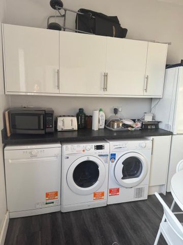 1 bedroom in a flat share to rent - Photo 5