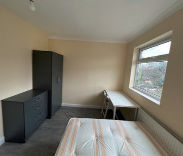 Room in a Shared House, Tokyngton Avenue, HA9 - Photo 4