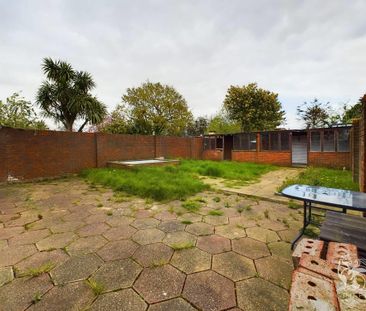 Harlow Road, Rainham, RM13 - Photo 1