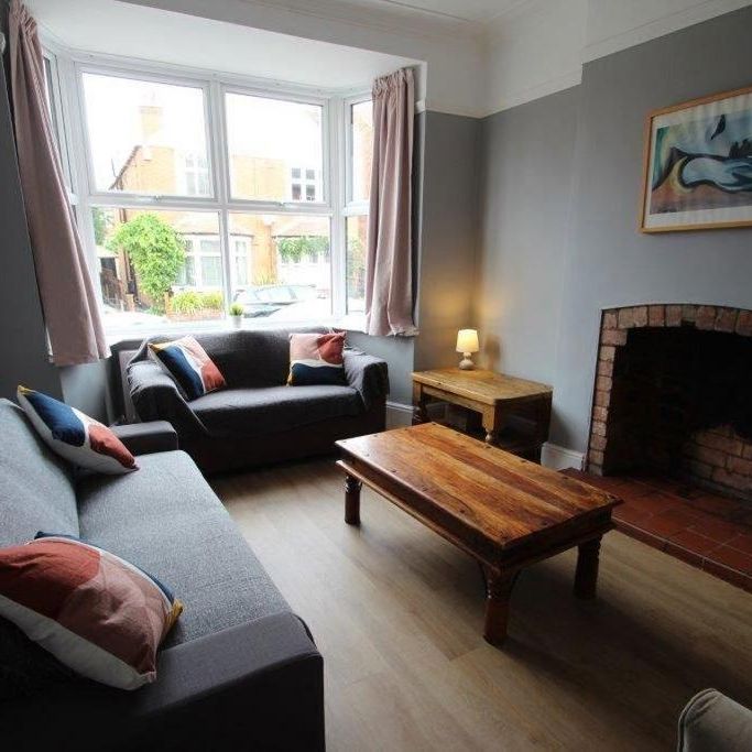 4 bedroom terraced house to rent - Photo 1