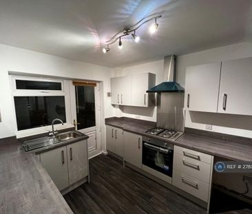 3 bedroom terraced house to rent - Photo 4