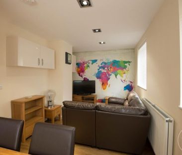 4 bedroom semi-detached house to rent - Photo 4