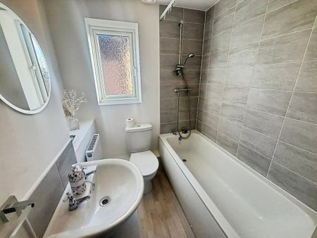 2 bedroom semi-detached house to rent - Photo 5