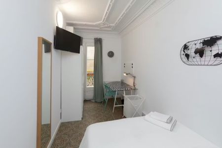 Carrer de la Portaferrissa, Barcelona, Catalonia 08002 - Photo 5