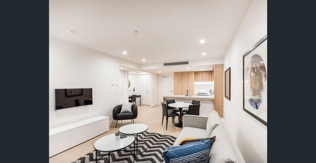 BREAK LEASE - Fully Furnished 1-Bedroom + Study in the Heart of South Bank - Photo 1