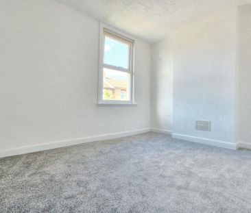 2 bedroom end of terrace house to rent - Photo 4