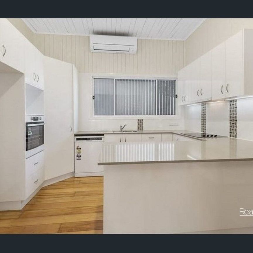 Renovated Character Home in Prime Mount Lofty Location - Photo 1