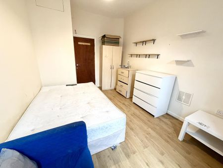 1 bedroom in a house share to rent - Photo 4