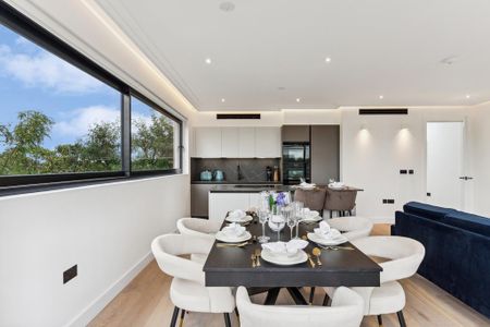 3 bedroom flat to rent - Photo 4