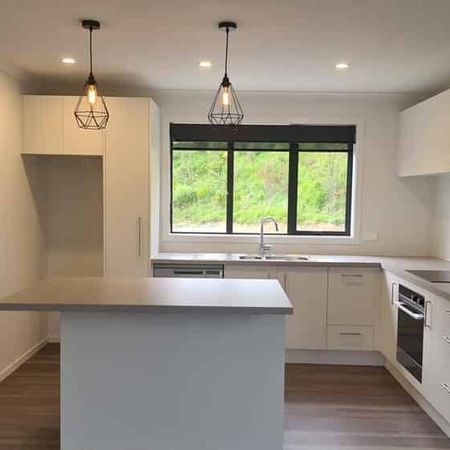 Brand New 3 Bedroom 2 Bathroom Townhouse in Whitby - Photo 3