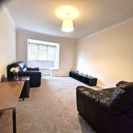 Spring Park, Holmlea Walk, Datchet, SL3 - Photo 5