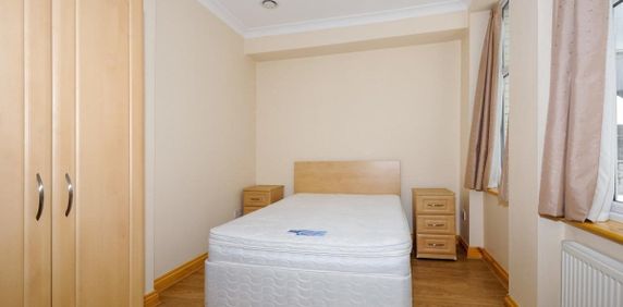 Charing Cross Road - Photo 2