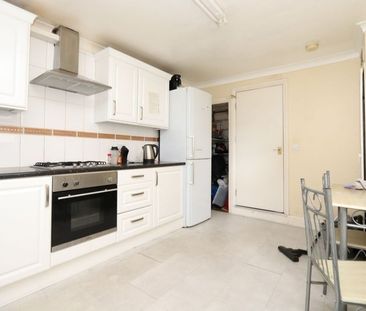 Room in a Shared House, Ashlin Road, E15 - Photo 1