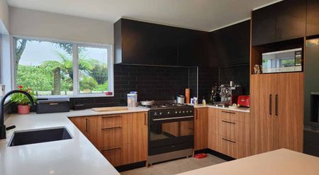 Charming Family Oasis Overlooking Barrett's Lagoon - Photo 2